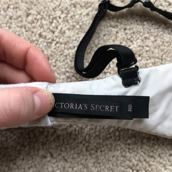 Victoria’s Secret Plunge Bra - Picture 3 of 3